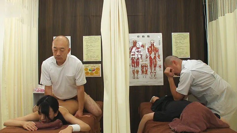 Dẫn nhân tình đi mát-xa rồi bị địt cạnh bên mà không hề hay biết