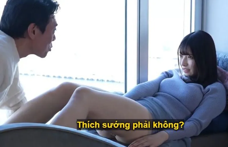 Sự gặp gỡ giữa ông chú và cô diễn viên trẻ mới nổi trong khuôn viên khách sạn